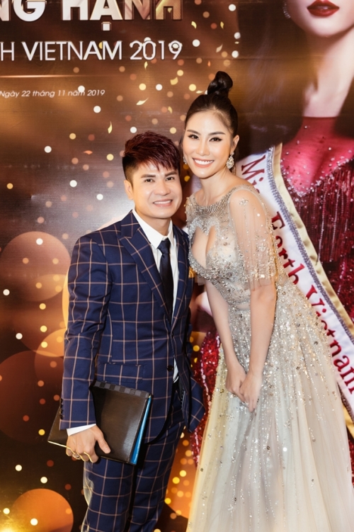 Trở về từ Miss Earth, Hoàng Hạnh diện 3 bộ độ trong buổi tiệc tri ân của mình