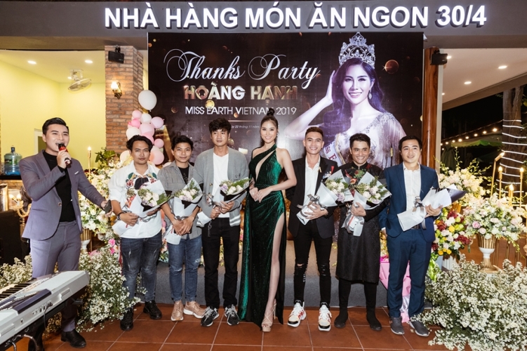 Trở về từ Miss Earth, Hoàng Hạnh diện 3 bộ độ trong buổi tiệc tri ân của mình