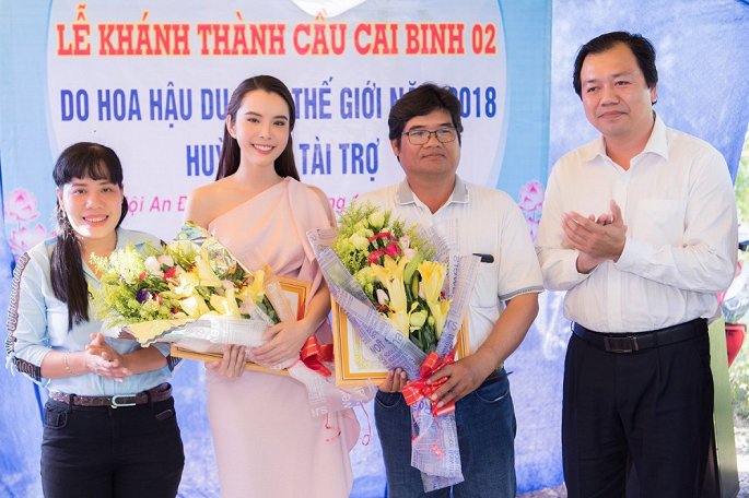 Hoa hậu Huỳnh Vy về quê xây cầu cho địa phương