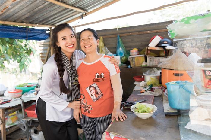 Á hậu Kim Duyên hóa cô thôn nữ trên sông nước miền Tây