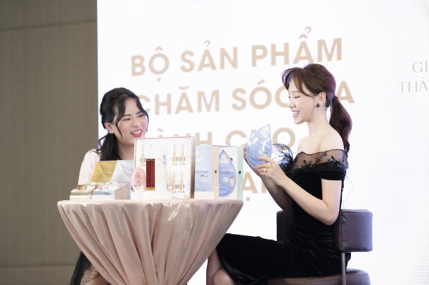 Hari Won lên chức với thương hiệu mũ phẩm Pure Korea