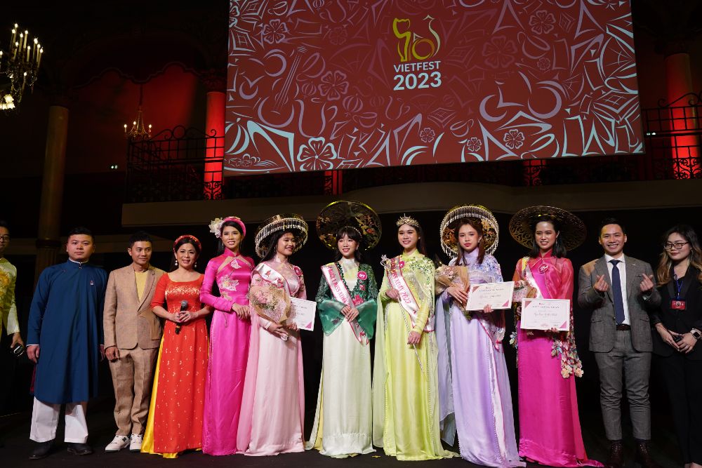 Con gái nhà báo Vũ Thu Hiền - Lê Vũ Thục Anh đăng quang Miss Xuân 2023 tại Châu Âu